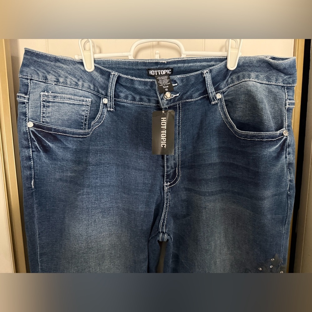 🆕 Hot Topic Dark Indigo Skull Rose Rhinestone Flare Denim Pants Plus Size 18 - Picture 7 of 12